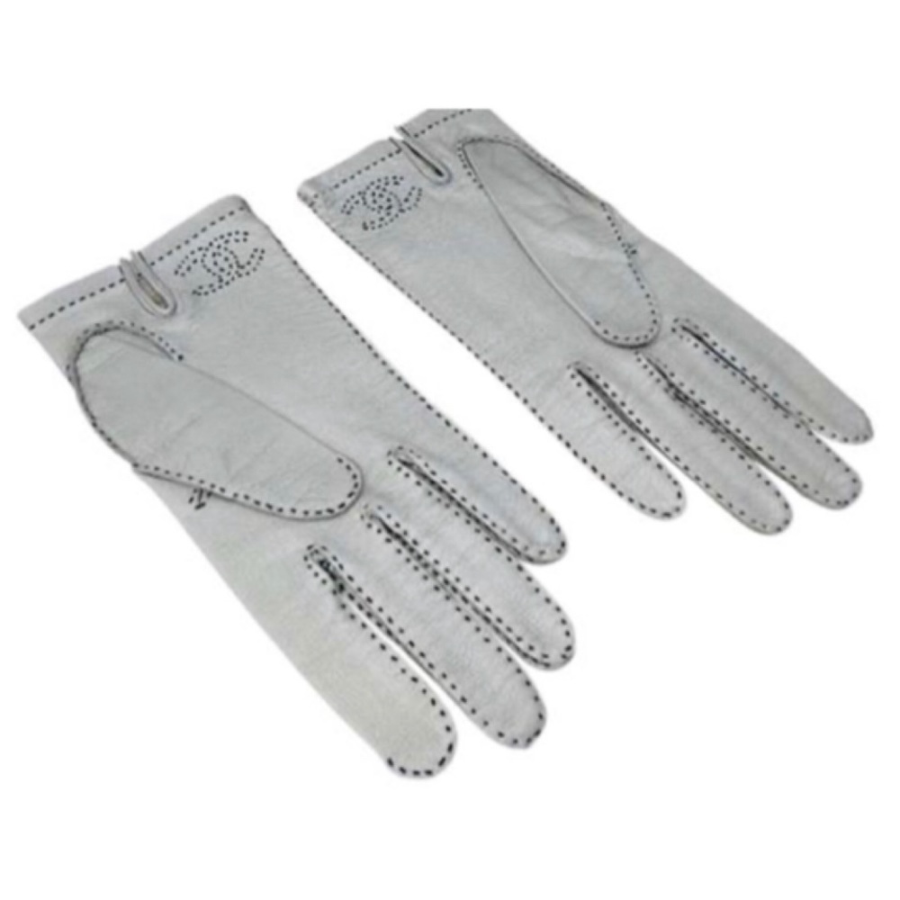 🚫SOLD🚫✨Vintage CHANEL Runway CC Logo Metallic Silver Lambskin Leather Gloves - Picture 6 of 9